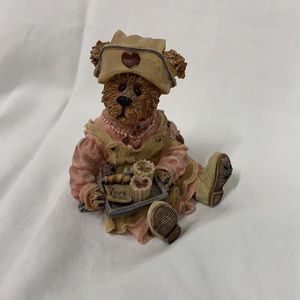 Boyd’s Bears figurine